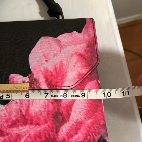 Adorable Ted Baker Floral Handbag - Picture 5 of 14